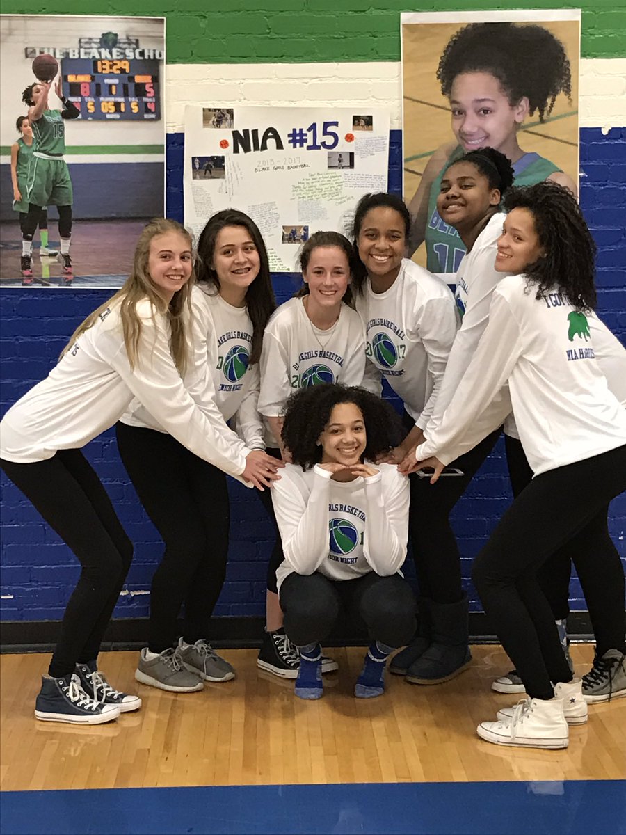 Celebrating Nia Night tonight. We love you <a href="/niaharris_22/">Nini</a> ! #seniornight #wegotyourback