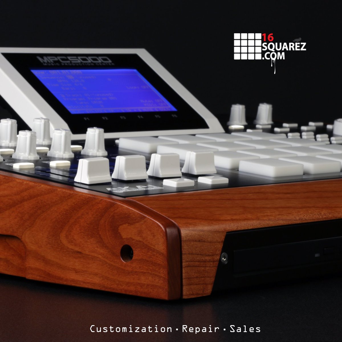 16squarez's tweet photo. Custom Black and White #MPC5000 with custom cherry wood paneling.
Contact https://t.co/nRPC0BndFS for any mpc/midi controller needs. https://t.co/3T6WuhCLPZ
