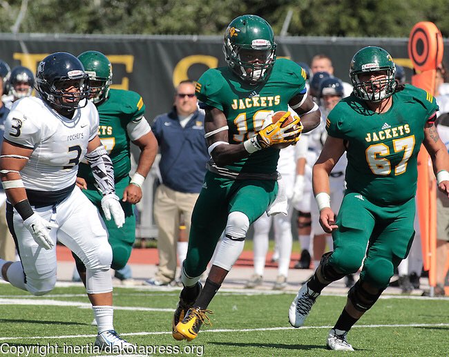 QuiseClayton99's tweet photo. I want it to be known that I've been blessed with an scholarship Offer from Black hills State University @BlackHillsState . 🙏🏾✅ 🐝 https://t.co/MBMSxbCn1P