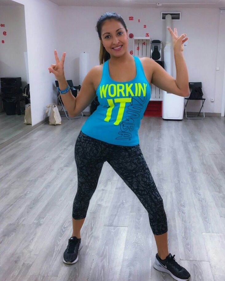 Turno de nuestra chica #zumba, Karen. Alegre, divertida, disfrutarás de sus clases llenas de explosión enérgica. #fitness #ponteenforma