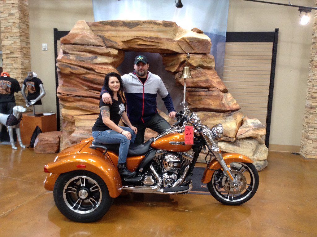 redrockharley's tweet photo. Welcome to the family Leonard and Roxanne who rode off on this 2015 FLRT FreeWheeler! #RockHardRideHarder #RedRockHD https://t.co/l8Tksk3c5w