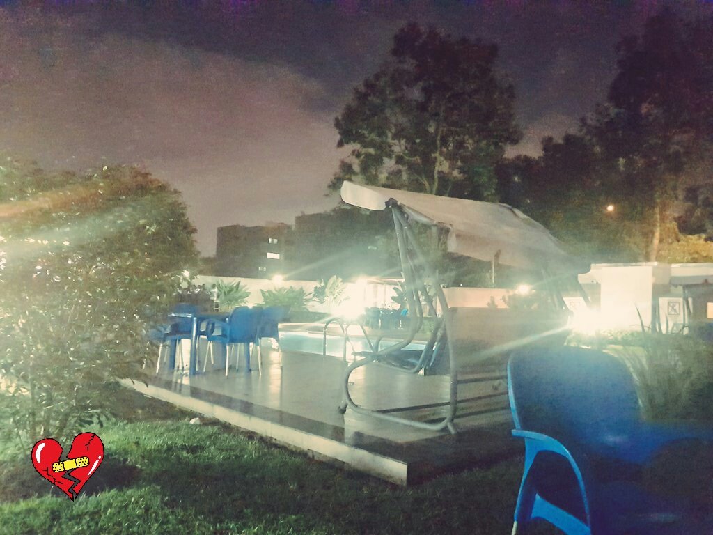 DonNeexo's tweet photo. #BrazzaByNight : รงa chill quelque part dans le Chรขteau de #Dracula. #CaCircule #242Wallpaper #ToWuTaCheulo #Team242 https://t.co/bX5MbJ5rnX
