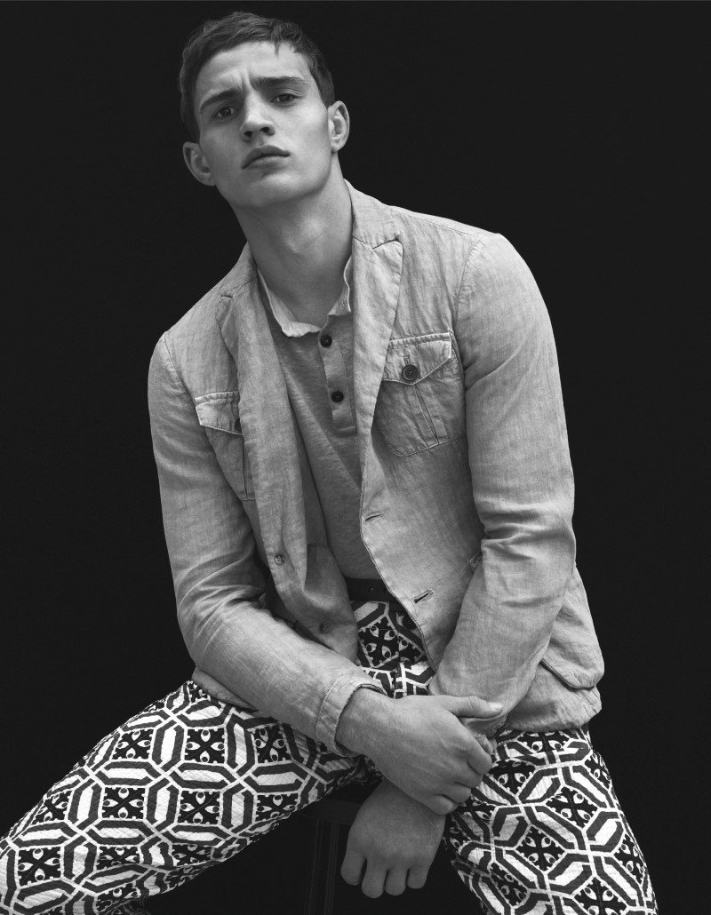 HommeEssential's tweet image. Giorgio @armani Spring/Summer 2017 Ad #campaign Shot by Mert and Marcus with top like #AleksandarRusic - goo.gl/qyMsCj