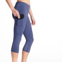kickitlikemom's tweet photo. How have I never noticed these before!! 😳 'Pocket Jogger Capris' by @oiselle #GetInMyCloset #PocketsFTW #Activewear https://t.co/zHRCqR6oDZ https://t.co/DMIUAIAwh9