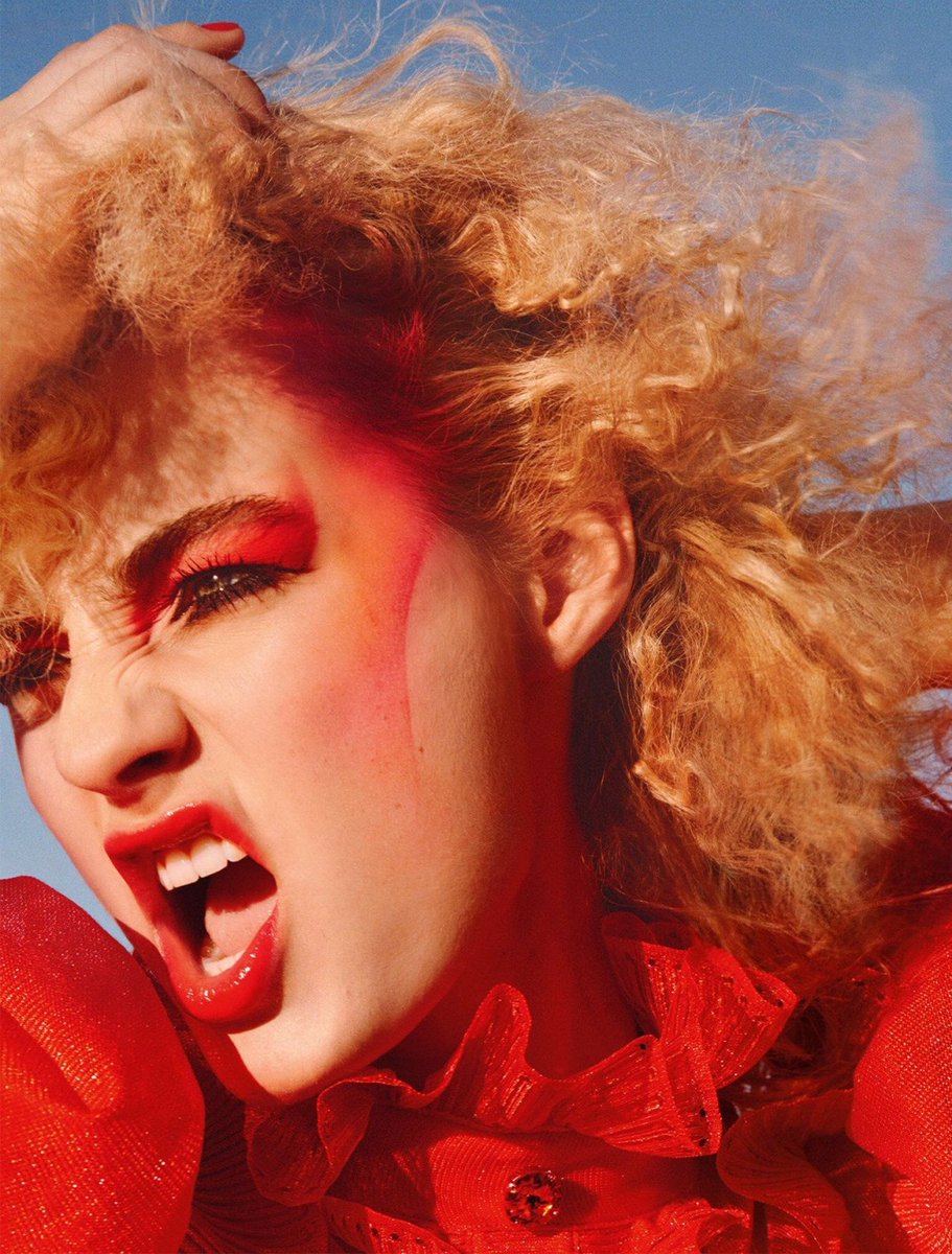 <a href="/TheValGarland/">Val Garland</a> #MonochromaticMakeup Continues 80's Theme Bringing Forth a #RedRaucous Dream <a href="/BritishVogue/">British Vogue</a> fashioncow.com/2017/02/maartj…