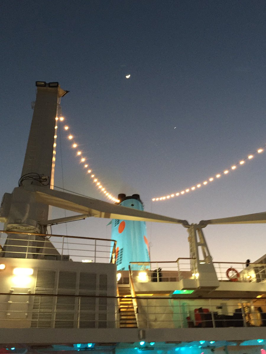 DavidMo85344797's tweet photo. @ThomsonHolidays a beautiful evening on deck #Thomson Celebration Arabian Night Cruise #Amazing https://t.co/uz5CHK0nTL