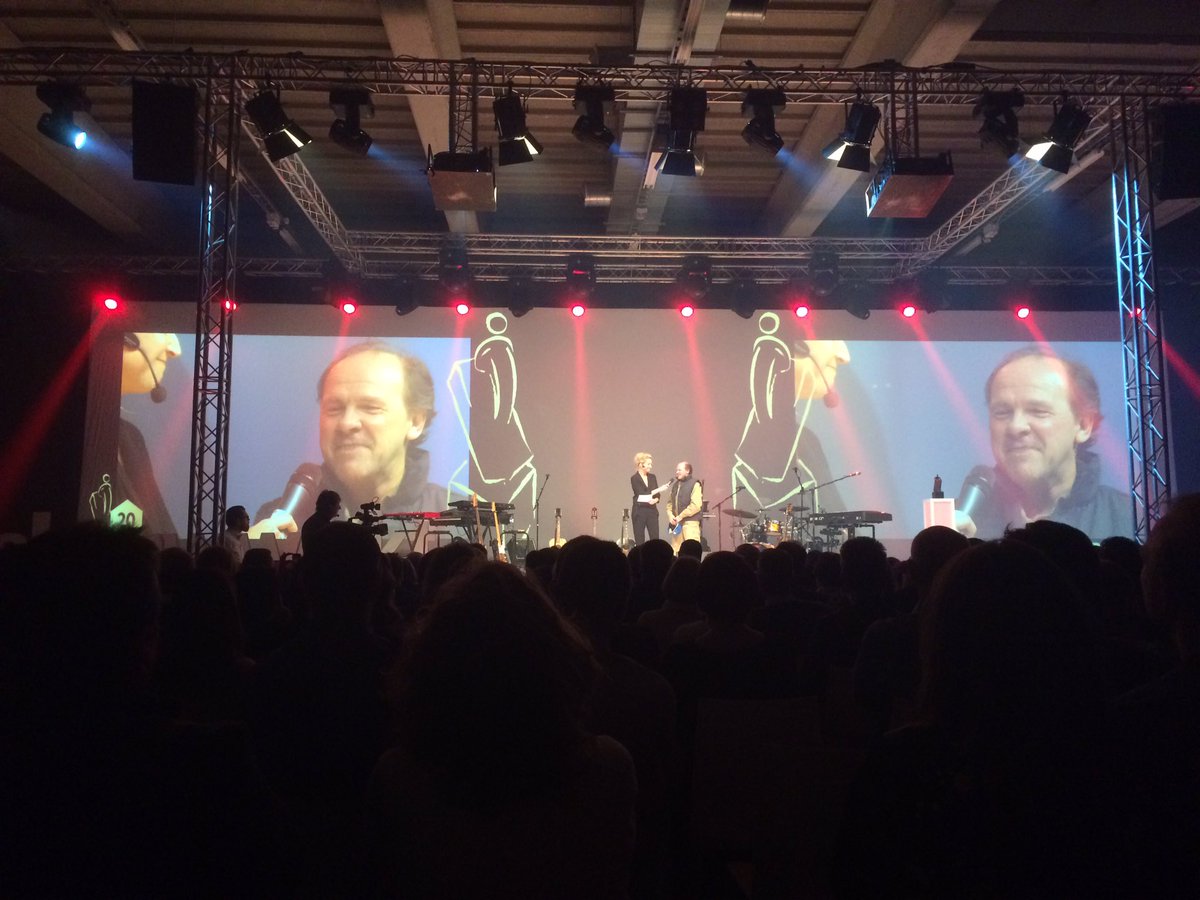 anne_michaelle's tweet photo. Gefeliciteerd Ministers Crevits &amp; Muyters met jullie Gouden Baksteen #debouwwerkt https://t.co/Ey8P9PIKaM