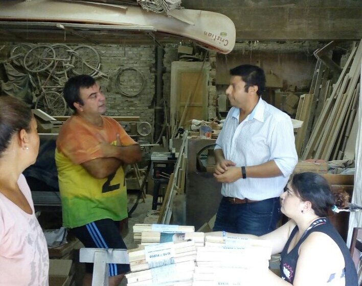 gfchumpitaz's tweet photo. #Ahora Pedro de Barrio Parque muestra su emprendimiento maderitas "Alto Fuego" Lo vamos a potenciar con @PRODUCCION_ARG #ArgentinaEmprende https://t.co/2XNbSndff9