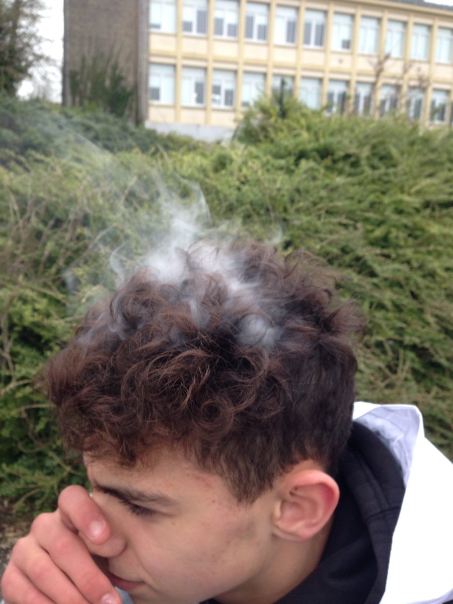 Pierre_Heude's tweet photo. Quand je réfléchis en maths https://t.co/aOb6wHTIio