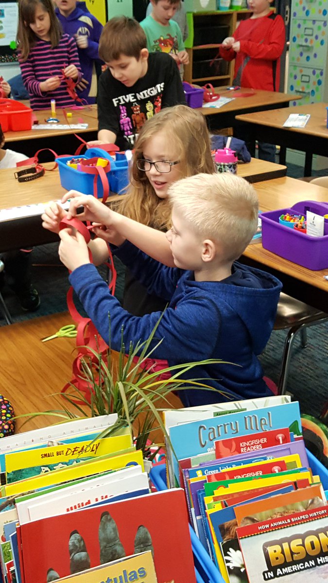 griffith2107's tweet photo. Challenge Friday! Who can make the longest paper chain with one piece of paper! https://t.co/bqfGUZywUm