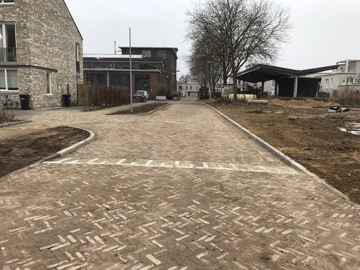 BeersHoogeloon's tweet photo. Aanleg van de definitieve verhardingen op het project Strijp-R in Eindhoven @RHDHV_Brabant https://t.co/CNvpClLZmY