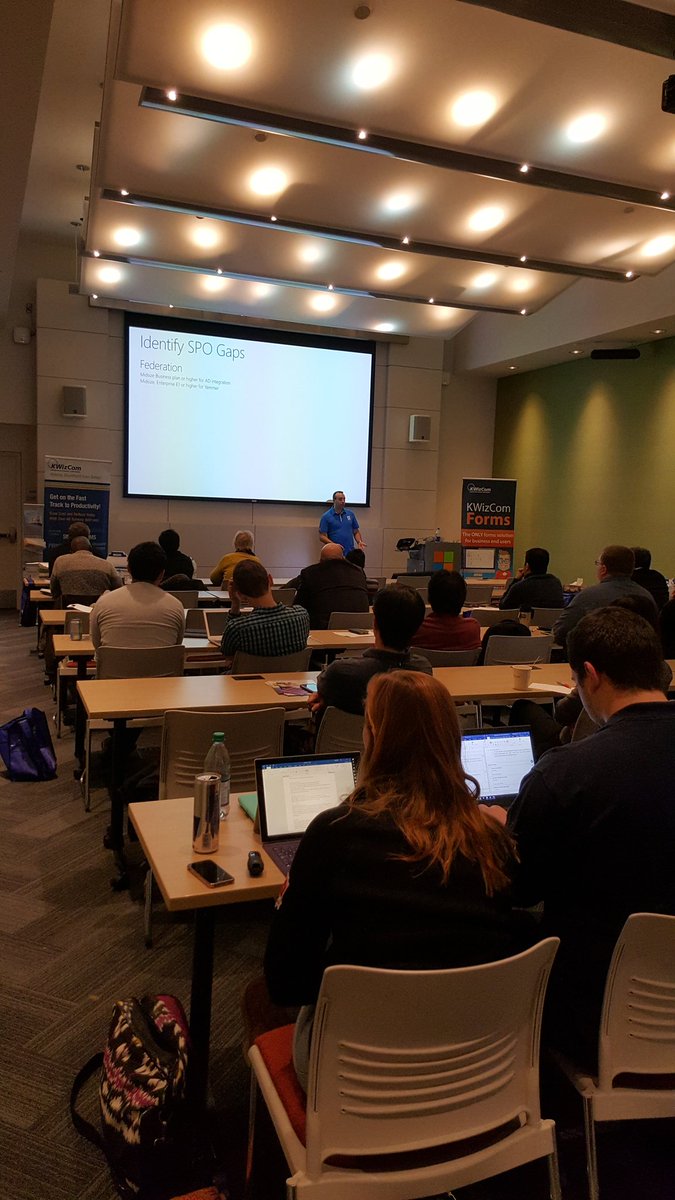 Luc_Labelle's tweet photo. @mikemaadarani is still going, #aoscanadiantour https://t.co/tVEqWDu5nI