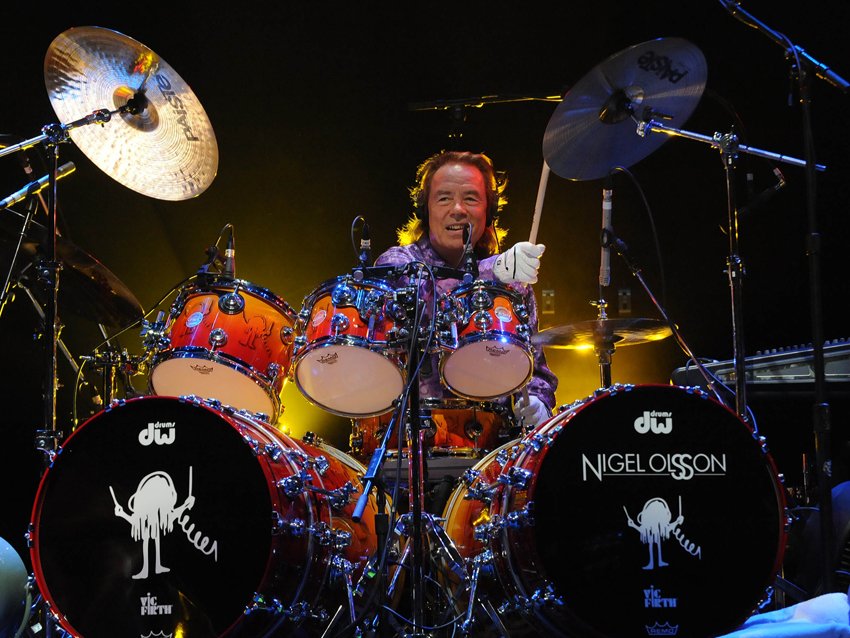 FELIZ CUMPLEAÑOS, NIGEL OLSSON! / HAPPY BIRTHDAY, NIGEL OLSSON! (69)  