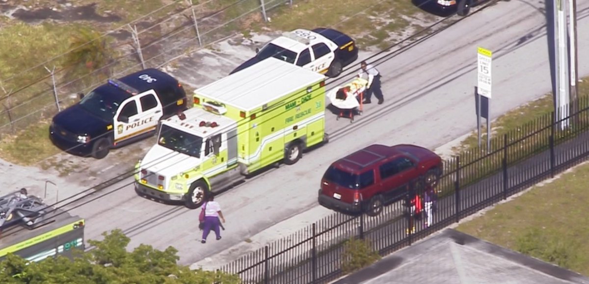 #UPDATE Two 9th graders among 3 shot in Miami Gardens this afternoon bit.ly/2kcnO6I https://t.co/kj1z3tMYJe