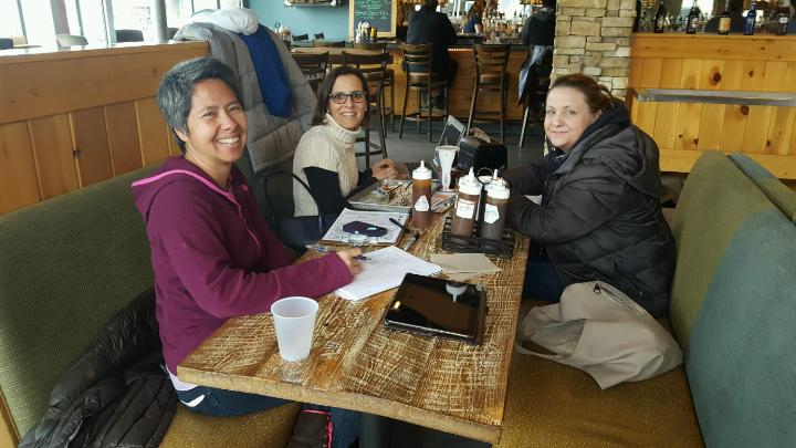 slavington's tweet photo. This is what it looks like when women run for office-meet b4 school pickup @karenagraf @porkbarrelbbq #runkarenrun https://t.co/kVArKQQmYU