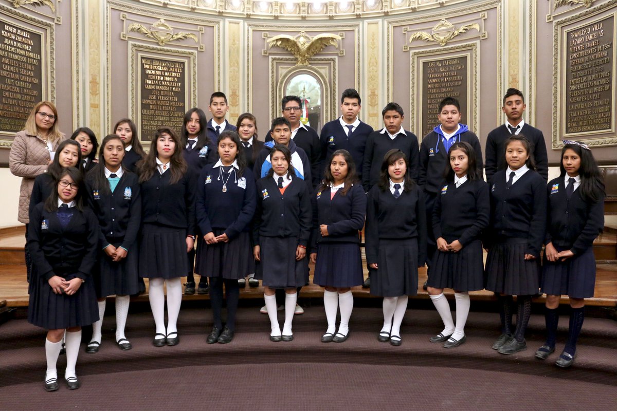CongresoPue's tweet photo. 23 estudiantes del Bachillerato #VicenteSuárez participaron en el ejercicio legislativo #DiputadoPorUnDía a invitación de @pabloporpuebla https://t.co/WYV97koZya