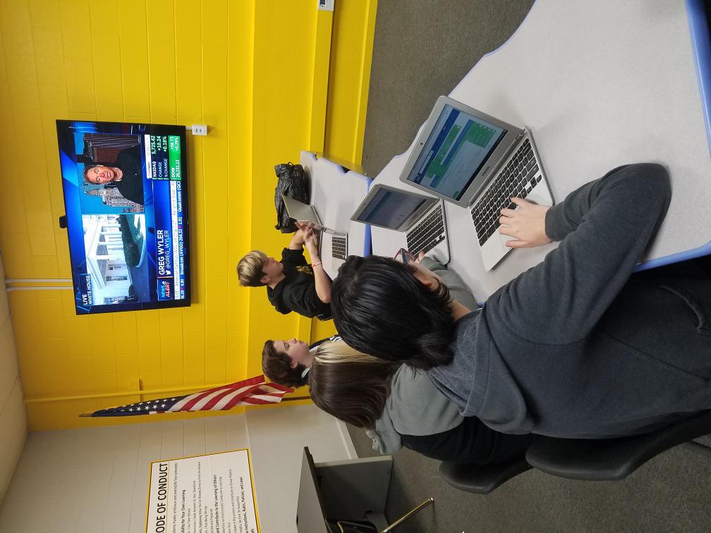 BurtonHorizon's tweet photo. Students managing their portfolios in Mr. Taylor's financial management class. https://t.co/wPRGkaDFRZ