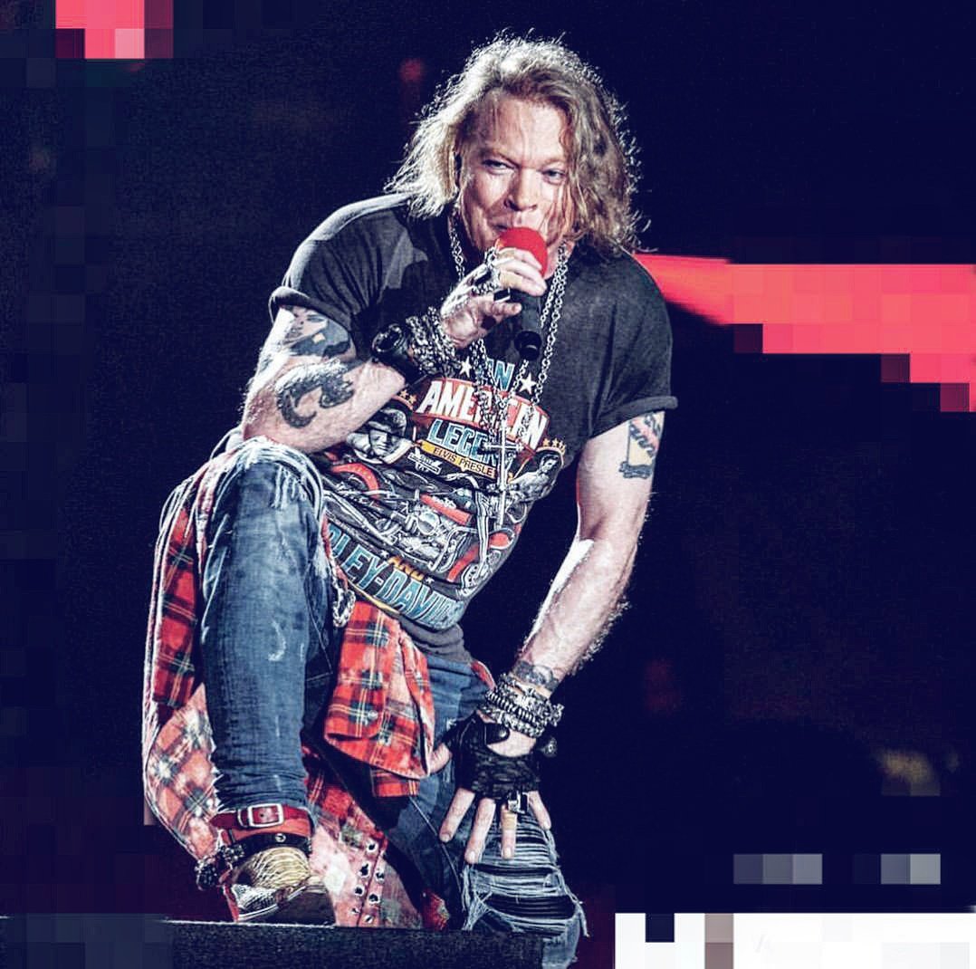 KleoPetra_B's tweet photo. [One old #shirt, thousand memorys]❤Can't put your arms around a memory
@gunsnroses @axlrose #crazychild  #knocksomesense #infinitylove https://t.co/yzCV8QrVvj