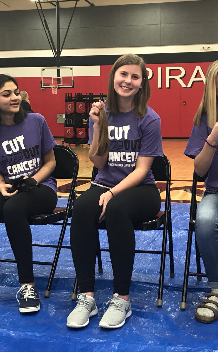 PirateFBLA's tweet photo. FBLA member Madison donates to #LocksOfLove today. #soproud https://t.co/KWXOnq0ytG
