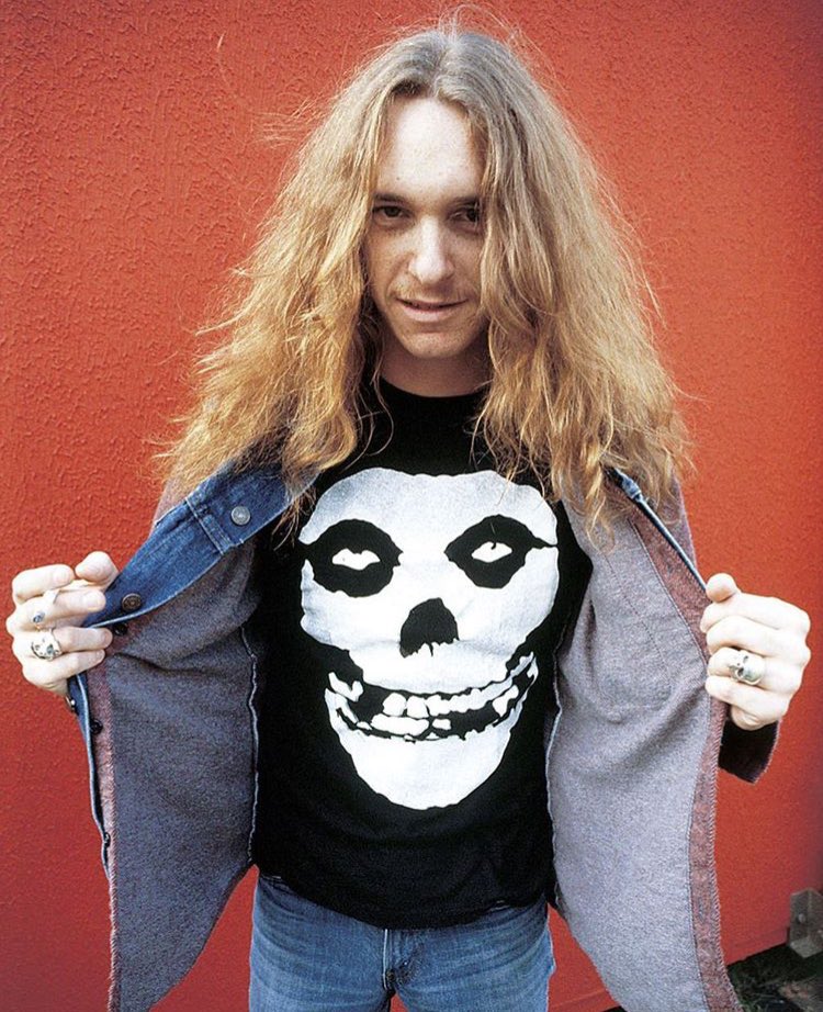 Today would have been Cliff Burton\s Birthday! Happy Birthday man.
Absolute legend!! 