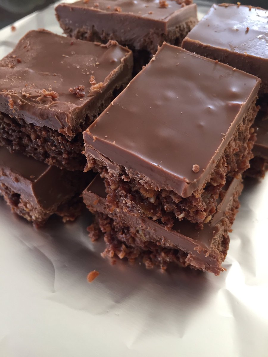 Umm__Aaishah's tweet photo. Aussie crunch 
Recipe: https://t.co/MzGSdZqfmL #sweet #flour #cocoa #chocolate #coconut #cornflakes #aussie #crunch #aussiecrunch #recipe https://t.co/Jp0arhLhtX