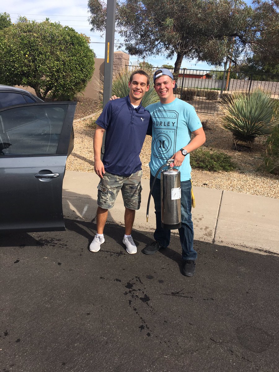 cadecox42's tweet photo. Pulled some shenanigans and got him out @hawkassassins17 @avalente34 https://t.co/PcWaTij4RG