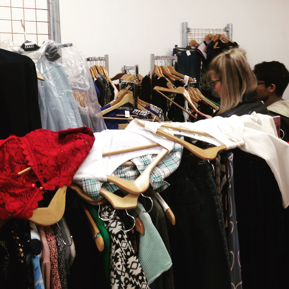 Fancy volunteering &amp; gaining some great experience? We need your help w/the <a href="/EmptyShopMCR/">The Empty Shop</a> sale! sign up: buff.ly/2lwLuz4 #Manchester