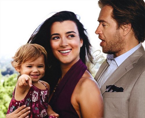 Nambrette's tweet photo. Non là je suis toute tristounette #Ziva #Ncis #Dinozzo #IlvaMeManquer https://t.co/v76ebi3j6I
