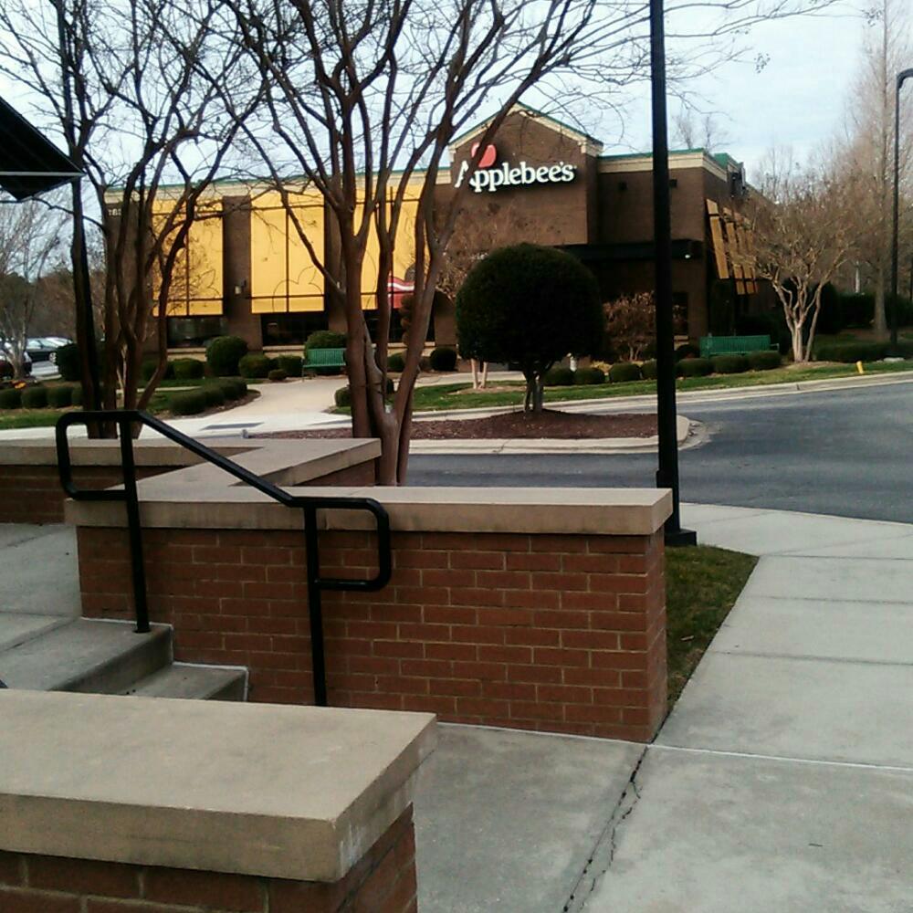 brittneyld19's tweet photo. .@applebees @getStealz https://t.co/Mh7Y5NWqFb