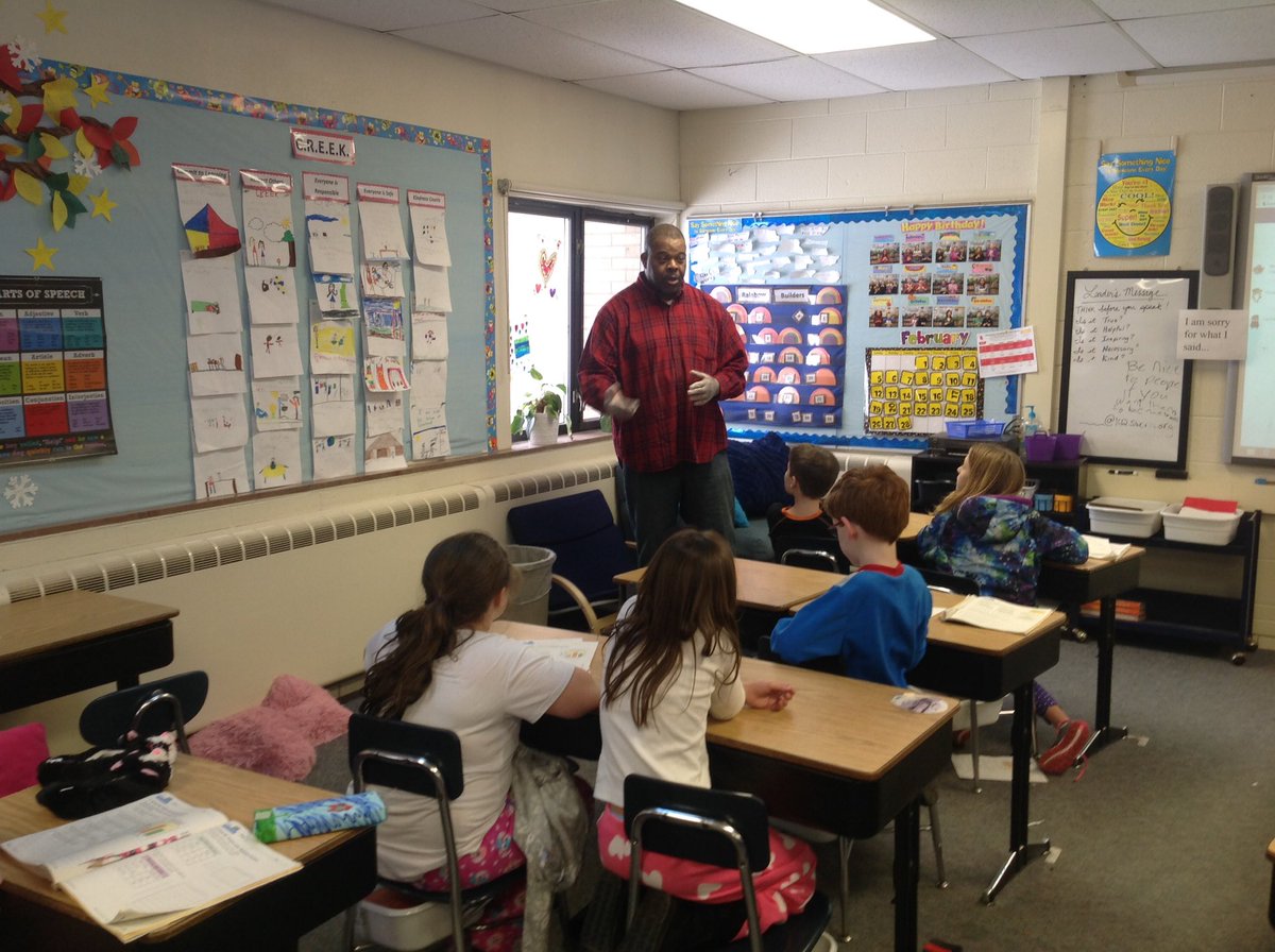 KaczorsThinkers's tweet photo. Mr. Eric, our wndrfl custodn shared w/3rd Ss ab ways 2 keep r classrm clean/safe 4 everyone. Thanks, Mr. Eric! @SyringDragons @swartz_creek https://t.co/ECOE1i1k5T
