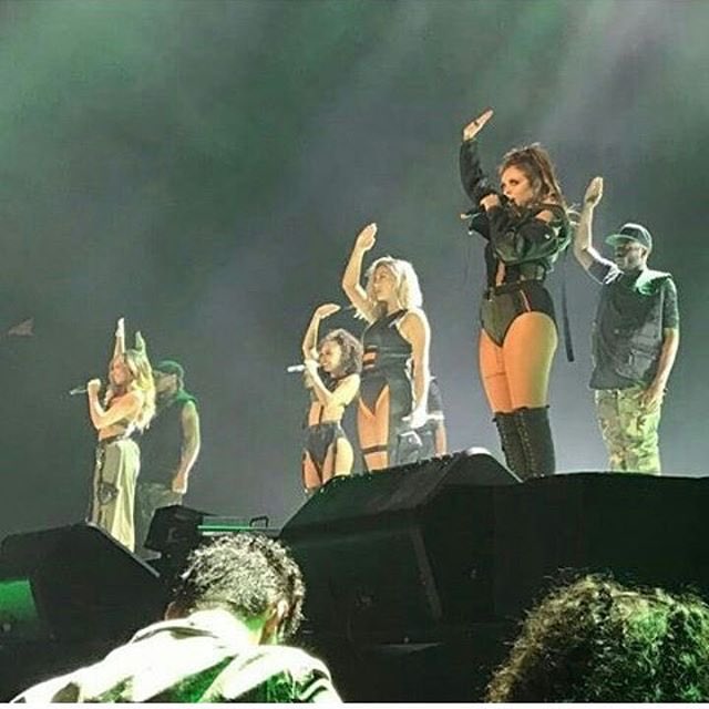 perrieglitz's tweet photo. #DangerousWomanTour #LittleMixTOUR #LittleMixTulsa #LittleMixOmaha #LittleMixPhoenix #LittleMixLasVegas #LittleMix @LittleMix ❤️❤️ https://t.co/UvO6oxUlJT
