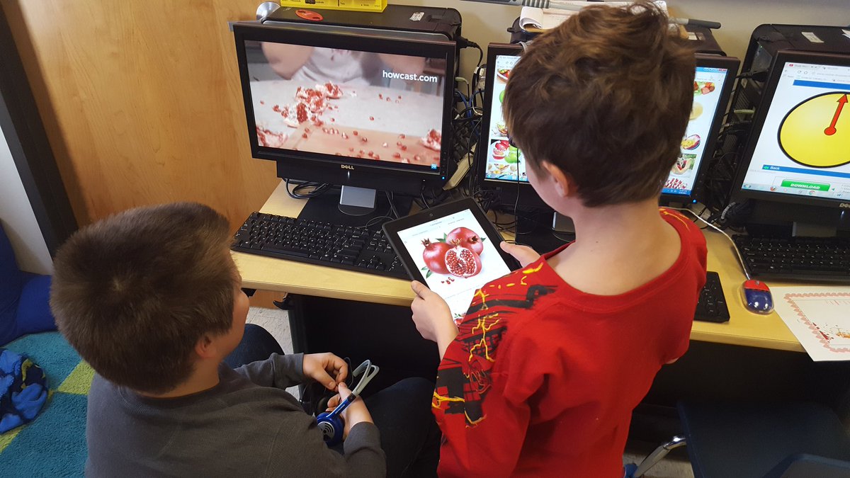 MsDyeAtSchool's tweet photo. They figured it out, its a #pomegranate. And how to prepare it! #fooddetectives #gamesnack #funfriday @CIScards345 https://t.co/r7BCagaMo9