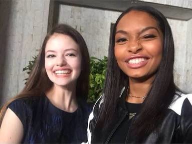 Hoje é o aniversário de uma das melhores amigas da Mackenzie, Yara Shahidi! Happy birthday   
