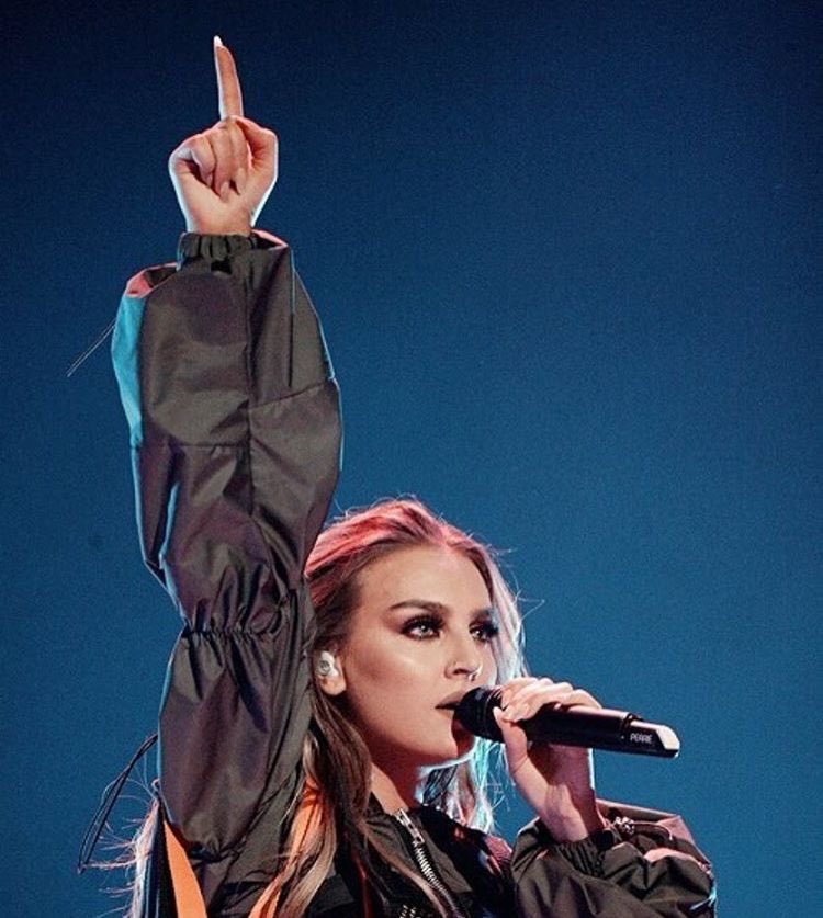 perrieglitz's tweet photo. PerrieBaeee❤️ #DangerousWomanTour #LittleMixTOUR #LittleMixTulsa #LittleMixOmaha #LittleMixPhoenix #LittleMixLasVegas #LittleMix @LittleMix https://t.co/k6Bff7COCC