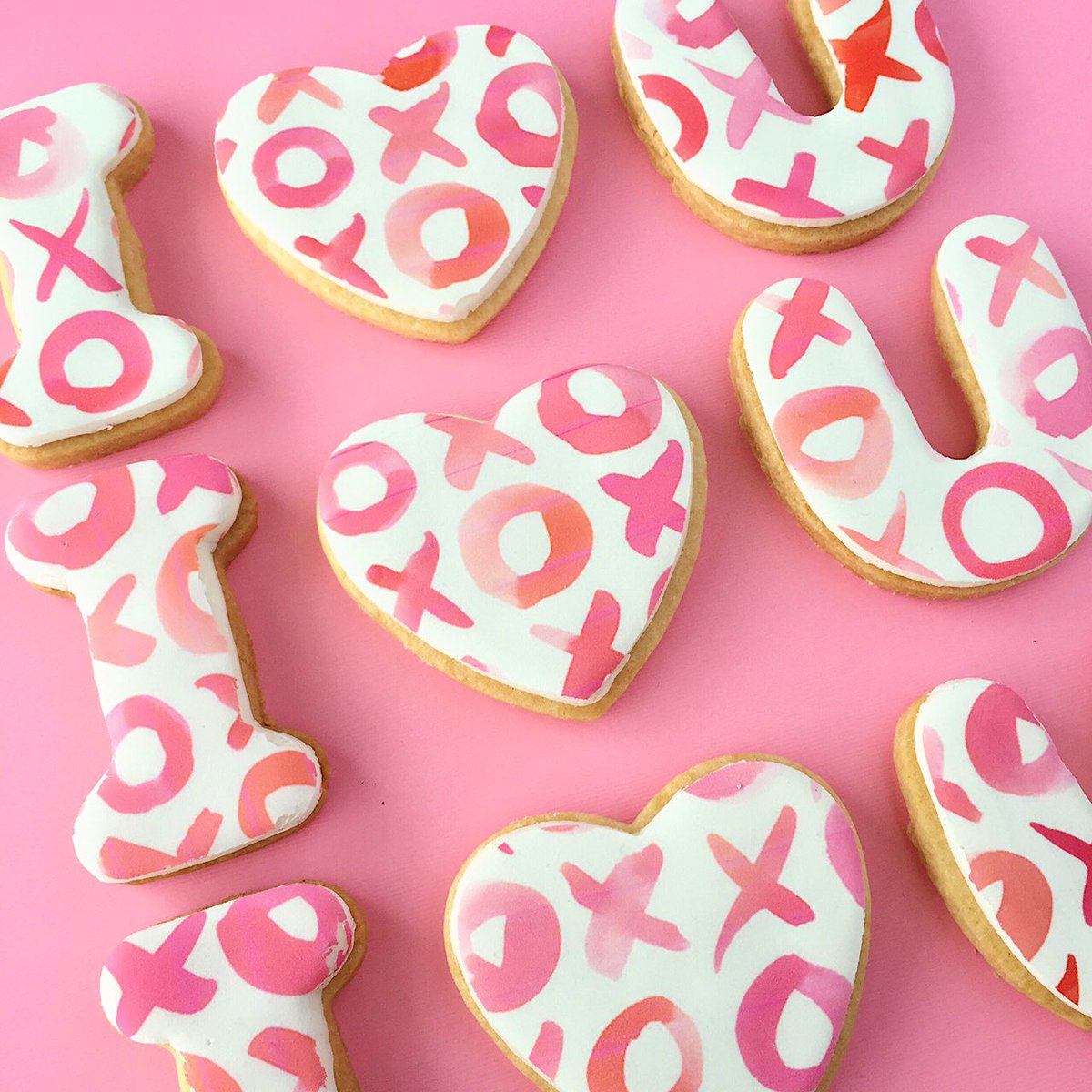 BobbetteBelle's tweet photo. We ❤️you, do you ❤️ us? Our decorative cookies are available in a set of three for $10.95. Available until Valentine's Day. https://t.co/rau9zLMc7p