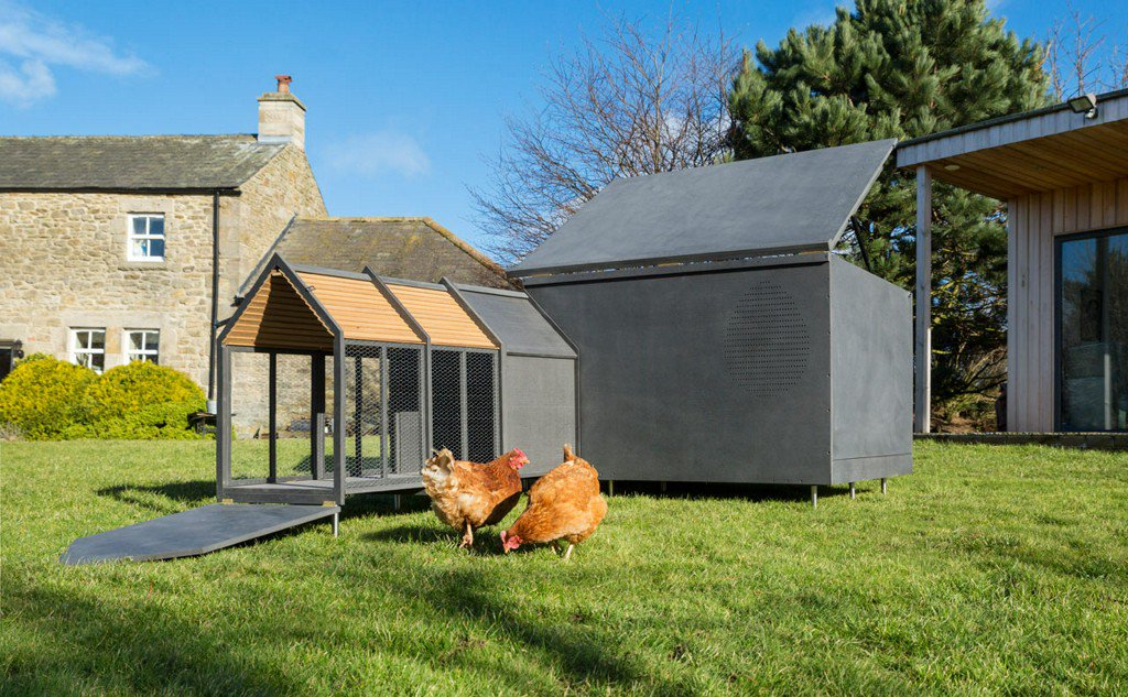designmilk's tweet image. Minimalist Chicken Coop by RASKL  bit.ly/2l2vUOC #fromthearchives