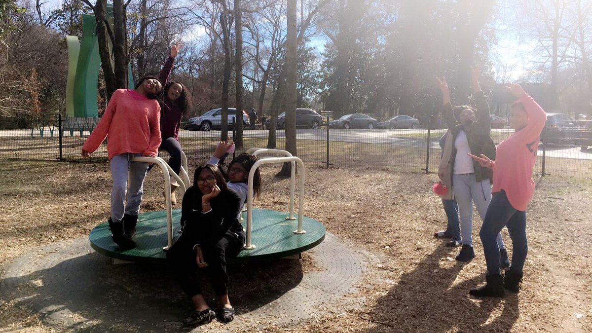 kennuhhdee's tweet photo. had a blast with these girls today 😂🤘🏾 we don't always get along, but i love y'all so much. y'all my everything 😭💕 https://t.co/38zyiKlxnn