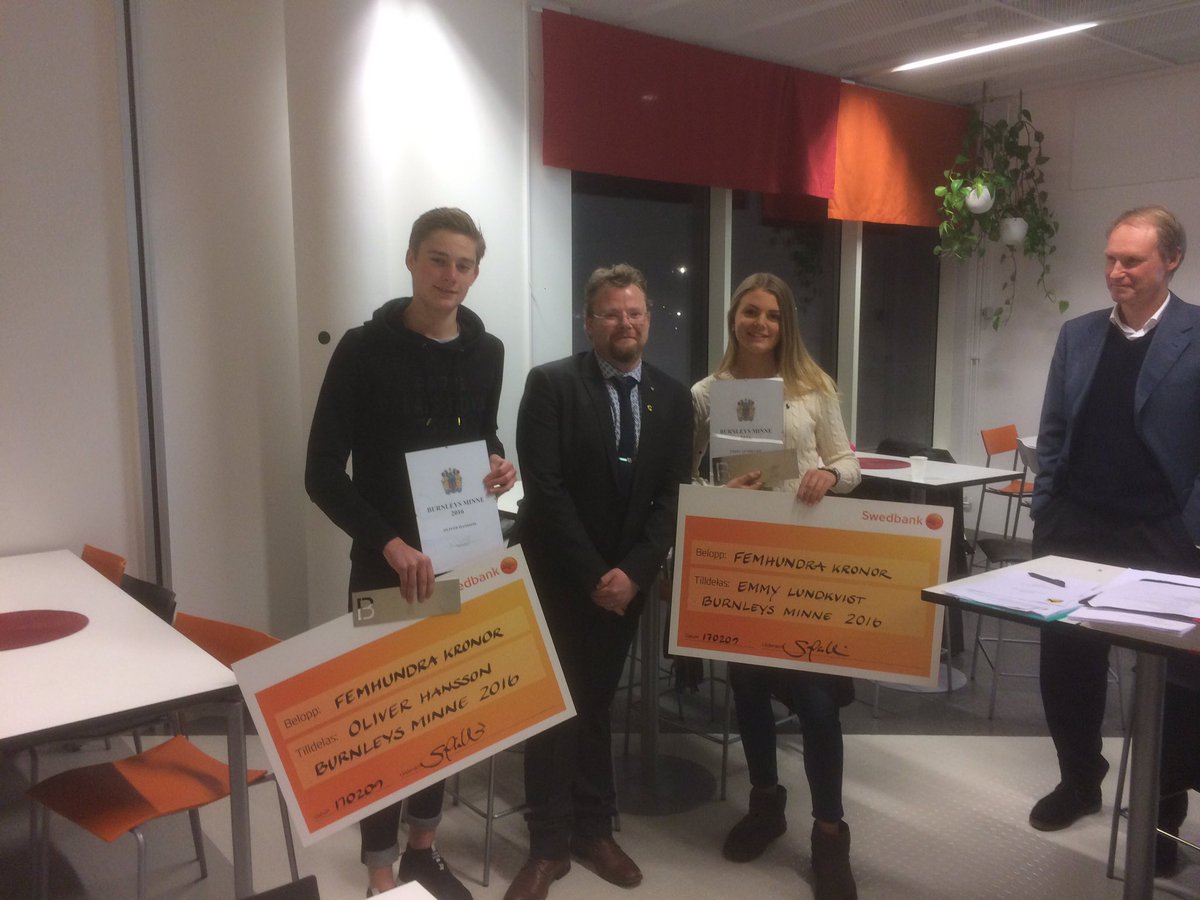 Under torsdagens årsmöte tilldelades Oliver Hansson och Emmy Lundkvist utmärkelsen "Burnleys Minne" #bkastrio #burnleysminne  #BurnleyFC