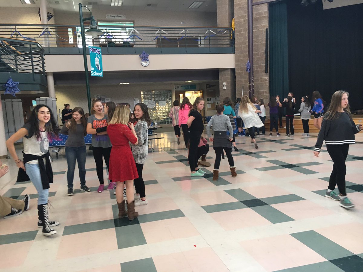 SagewoodMS's tweet photo. What a great time at the Winter Dance and Festival! Thanks for a great time Wildcat students! #SGMSPride @dcsdk12 https://t.co/NMGAGtslHG