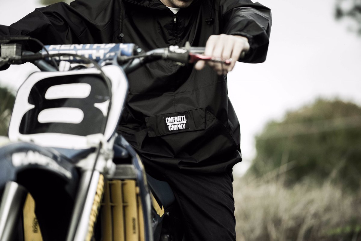 Peace_of_Greay's tweet photo. shop @CNFDNTL https://t.co/Q3Xq7C0dbs 📸: Theo d. Greay https://t.co/GzRnJB9wth