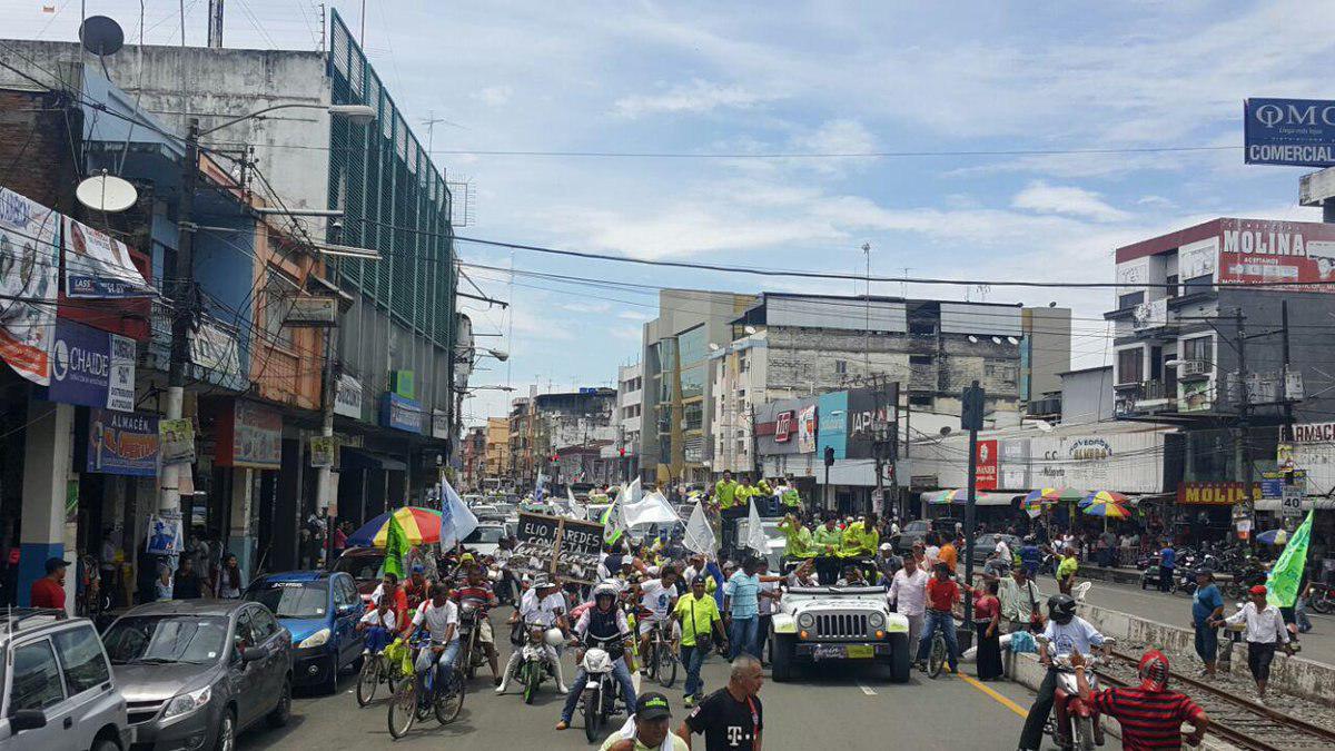 Lenin's tweet photo. Hoy recorrimos parte del distrito 4 del Guayas. Qué maravilla, qué recibimiento. https://t.co/4JeTND5hfH