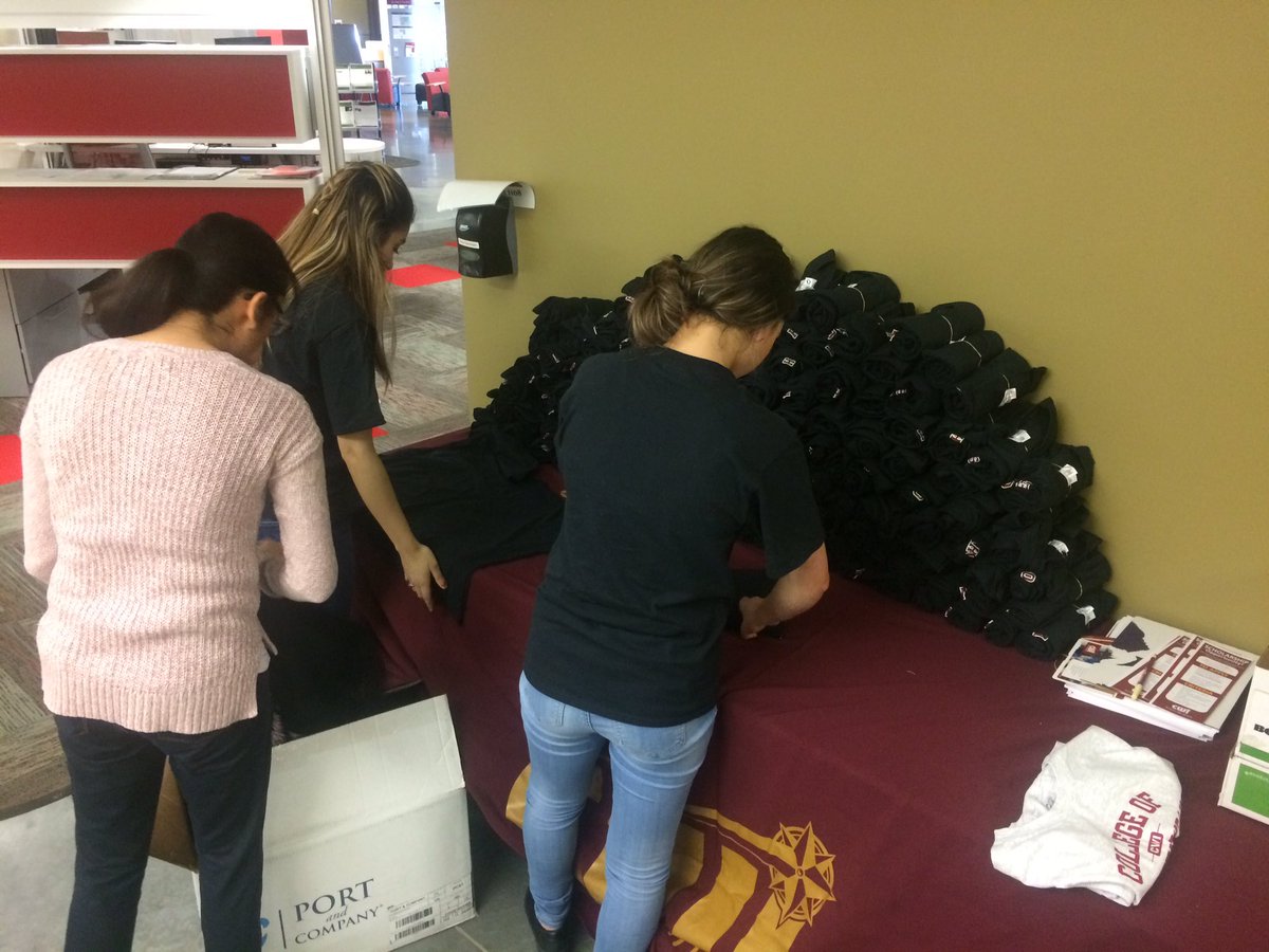CWI_Ambassadors's tweet photo. @andrea_conejo1 working hard! @cwiadmissions #ShirtsOnShirts 👕 https://t.co/YjMmgkfgn7