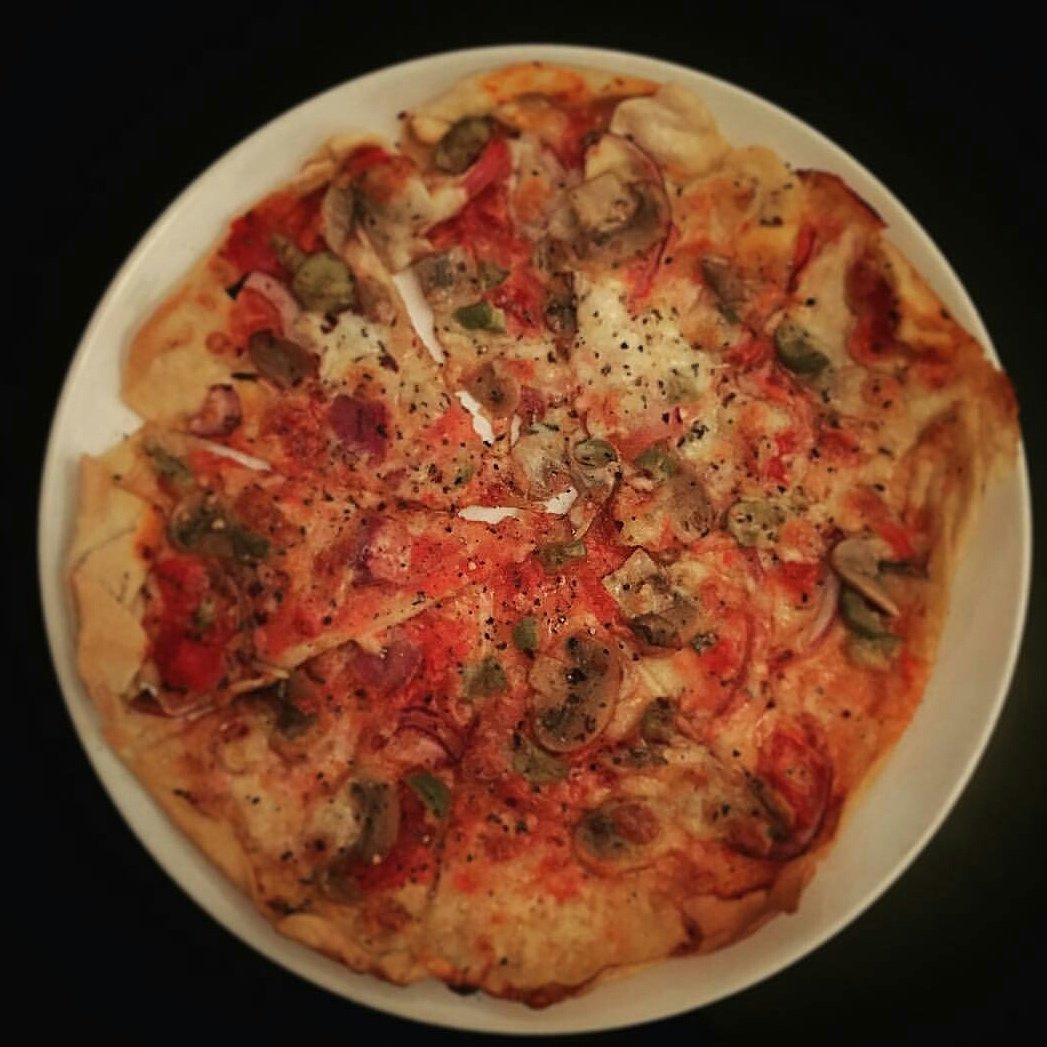 PICaDINNER's tweet photo. #PICaDINNER 4 the #PICaDINNERCOMP from @crawleycooks (instagram) #pizza with tomatoes chilli olives cheese roastmushroons garlicmushrooms https://t.co/DQY8nmnhU1
