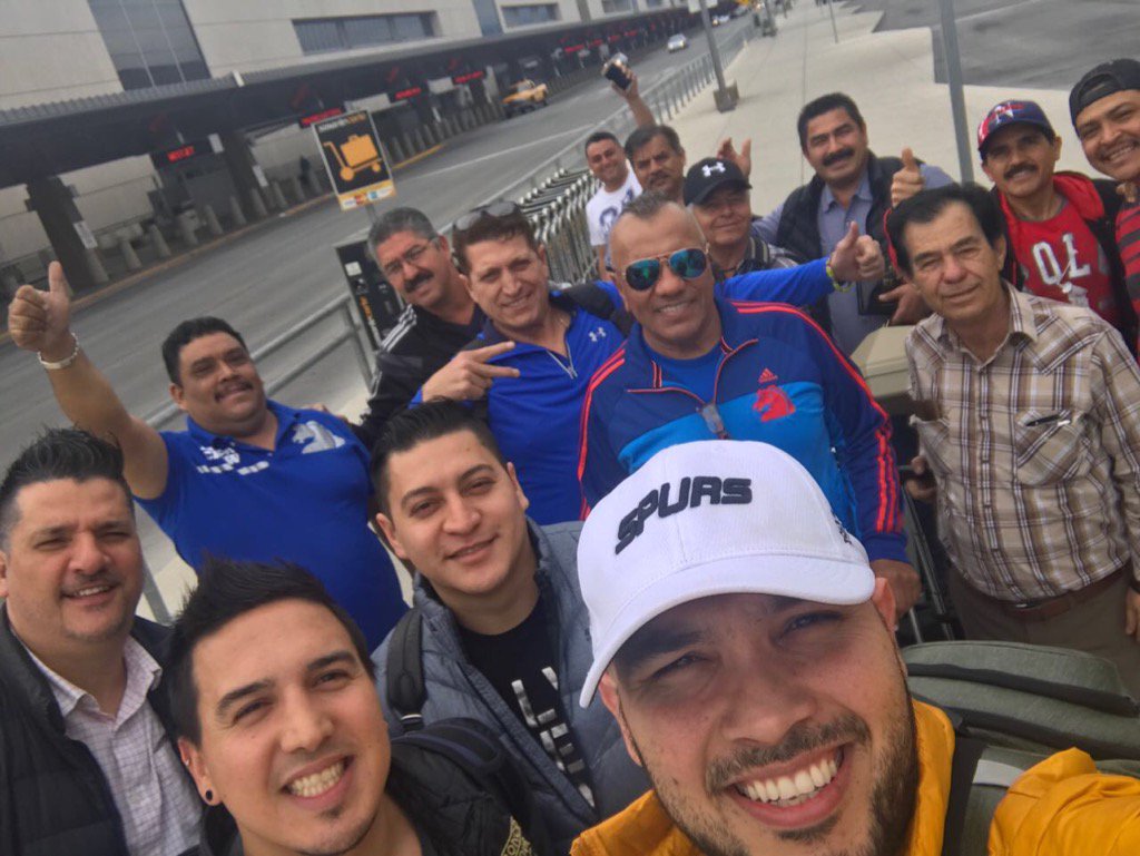 broncolupe's tweet photo. Delegación bronco arribando a las Vegas #UnaMas https://t.co/Wrac8Dk8wj