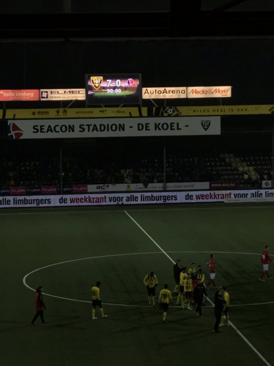 stanversleeuwen's tweet photo. Een lekkere zevenklapper vanavond bij @vvvvenlo. Dit zijn wedstrijden waarvoor ik naar het stadion ga! #kampioenen #trotsesponsor #personato https://t.co/ONiIUeiSe7