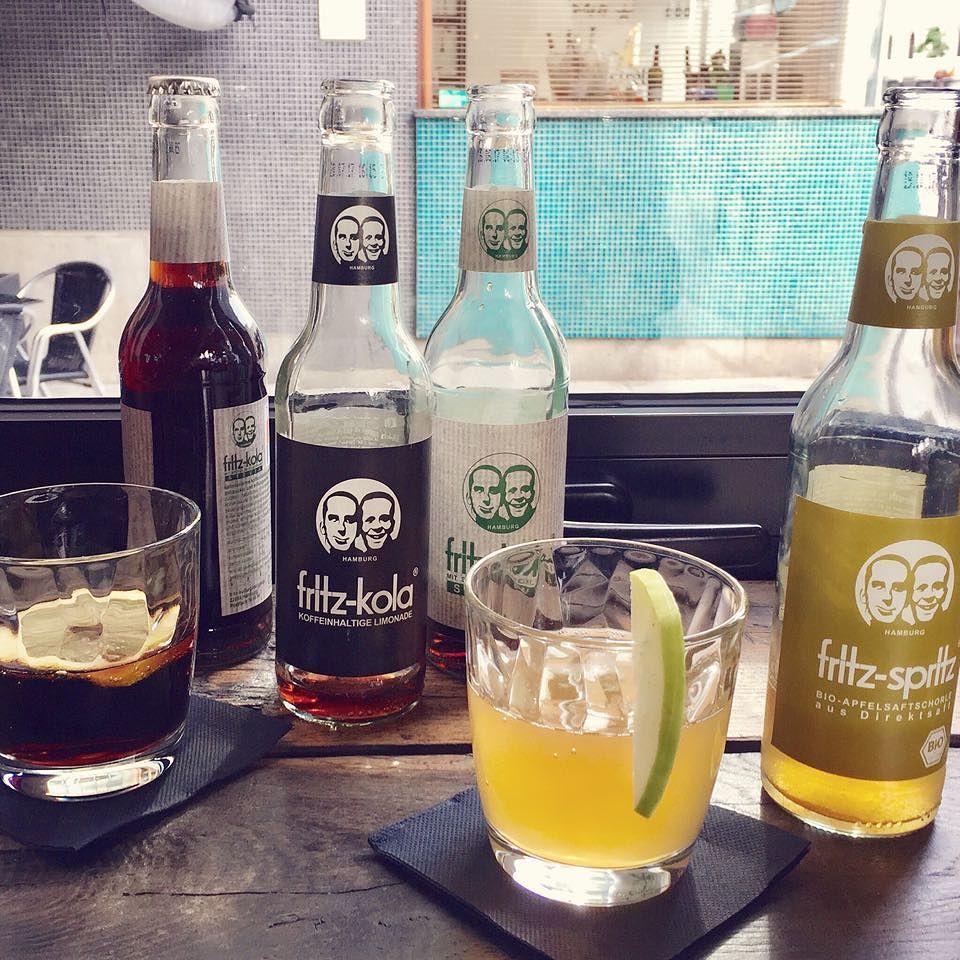 SibbarisPrivee's tweet photo. Necesitas #potencia esta noche? Has probado ya #fritzkola el refresco #vegano #vegan que e… https://t.co/e3bQYtbVKW https://t.co/vg6ZbLqOQy