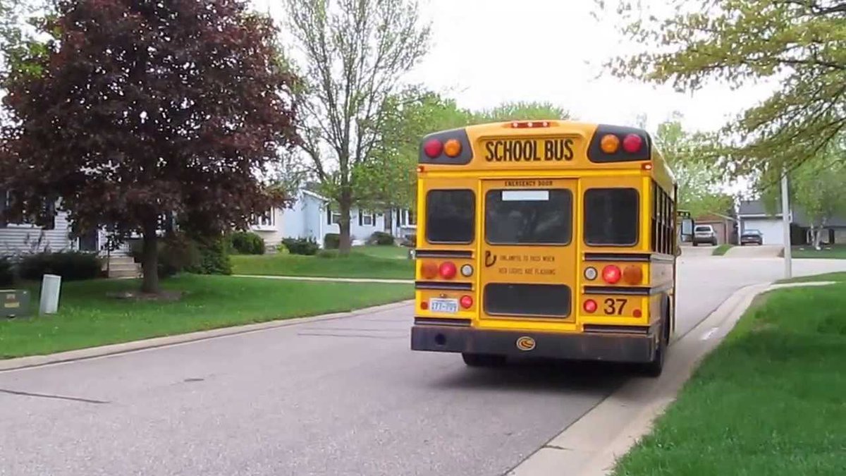 TeslaSuggestion's tweet photo. Autonomous #Tesla Minibus + public school bus contract = future revenue stream. @TeslaMotors @elonmusk https://t.co/BlhNyA1zte