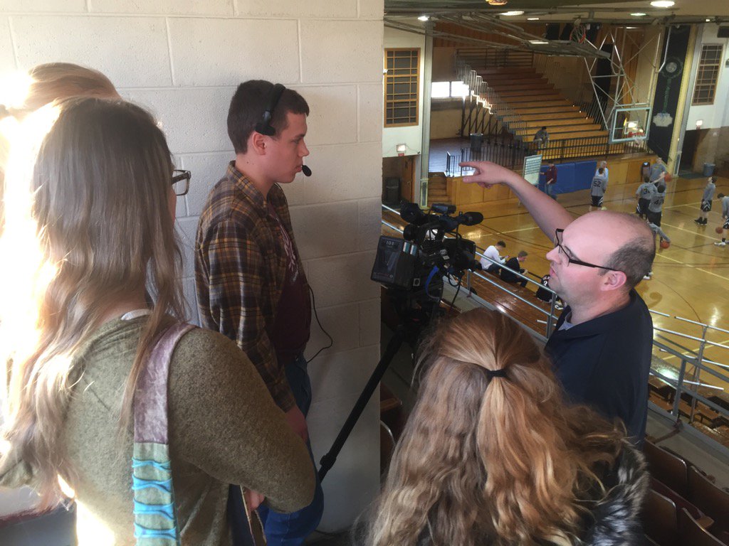 dvos's tweet image. Prepping for the livestream tonight at 6pm