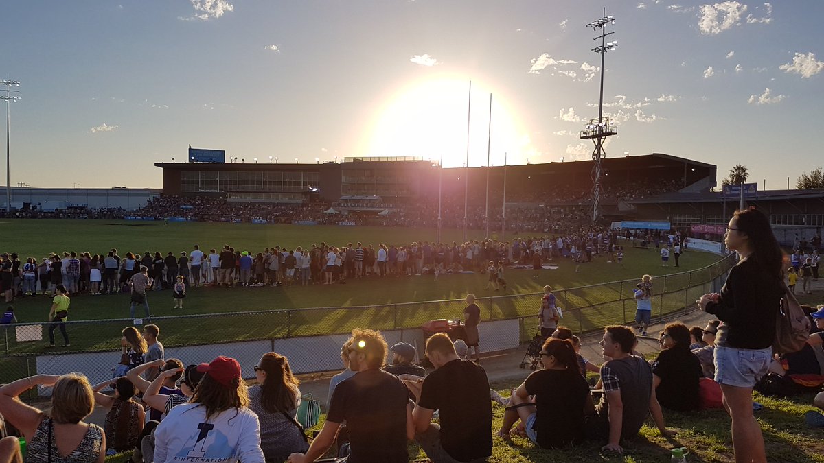 greekopoulos's tweet image. What a #Sunset at the Womens #Football #AFLWDogsCrows in #Melbourne last night! 
#MelbourneILoveYou