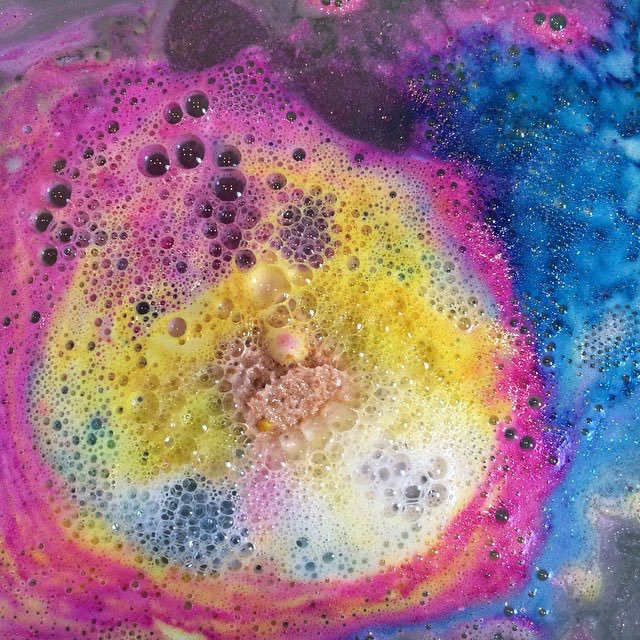JoshNovak's tweet photo. Koupel s pěnou I 🛀  #Batht #Relaxing https://t.co/4FWlFF9bPi